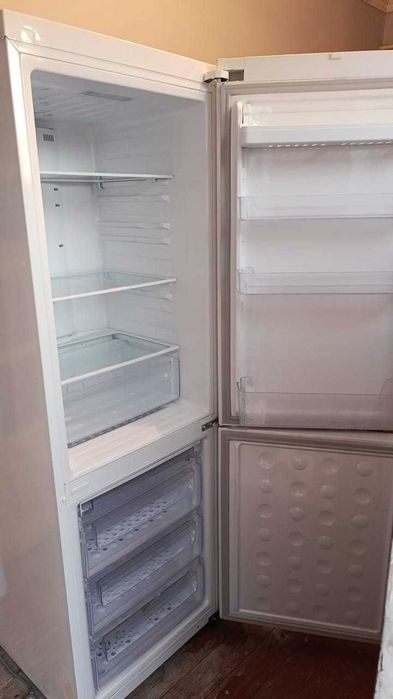 Продам холодильник  отлично работает  и охлаждает есть доставка