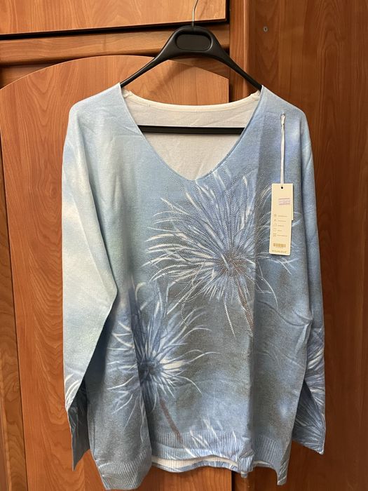 Кофты и платье для взрослых женьщин