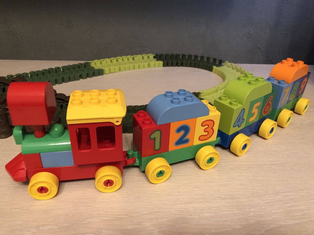 Tren din Lemn si Lego Duplo Primul Tren