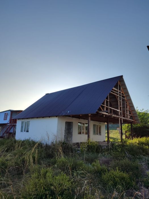 Продам  отдельно стоящий дом на берегу