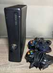 Продавам Xbox 360 с 2 джойстика