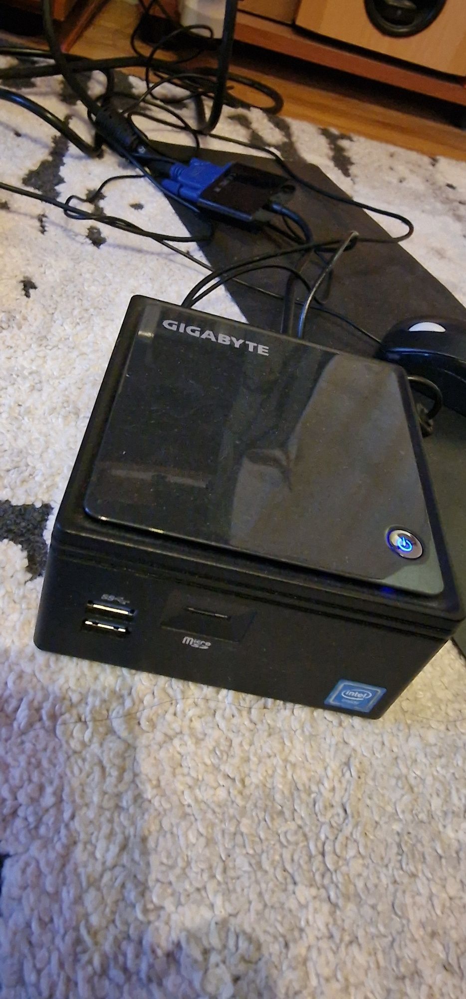 Gigabite NUC cu windows licenta instalat