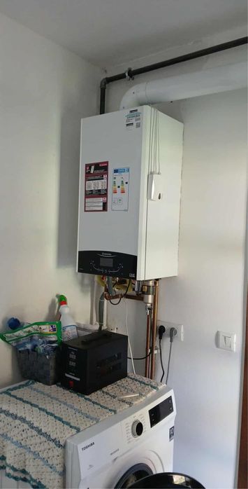 Centrala Ariston genus one 24kw +centralina si 2 butelii de 80+80 litr