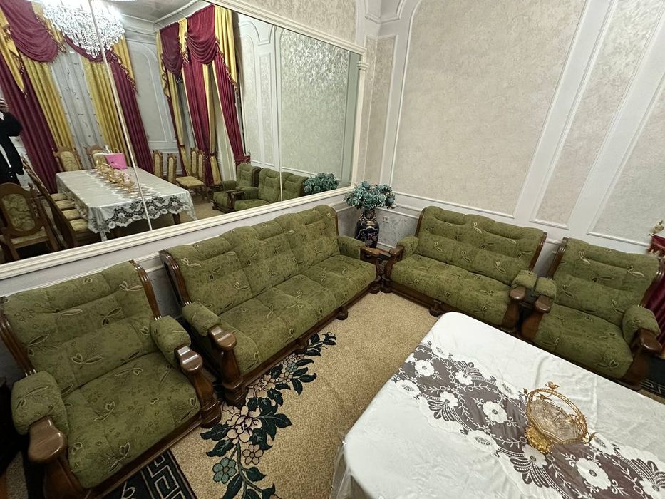 Yangi, ishlatilmagan yumshoq mebel garnituri