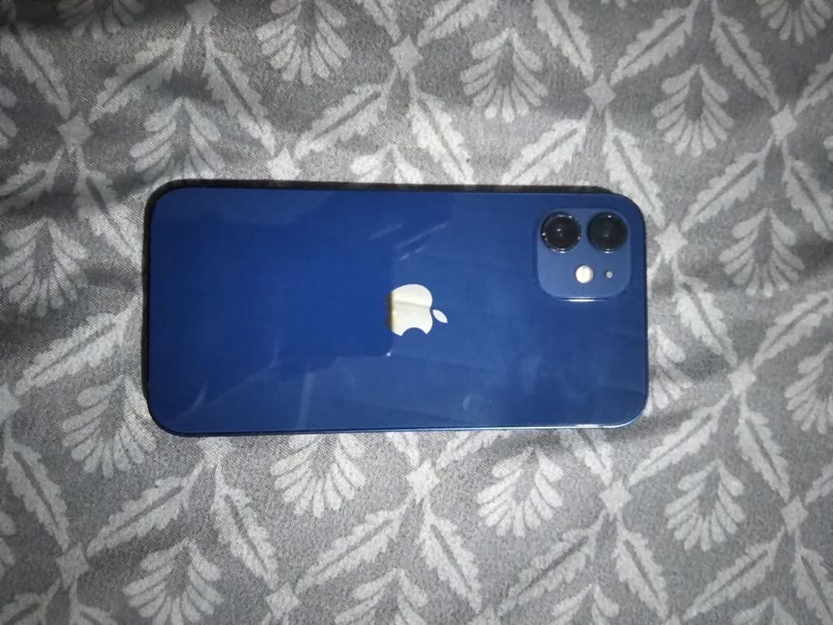 Vând sau schimb iPhone 12 este sparta doar folia inrest impecabil
