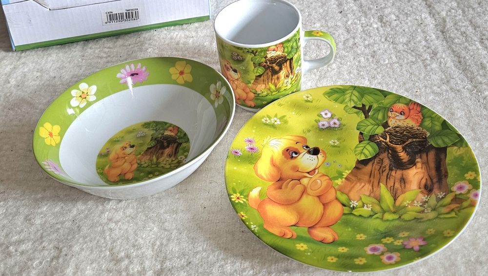 Детски порцеланови сервизи, чаши и меки играчки