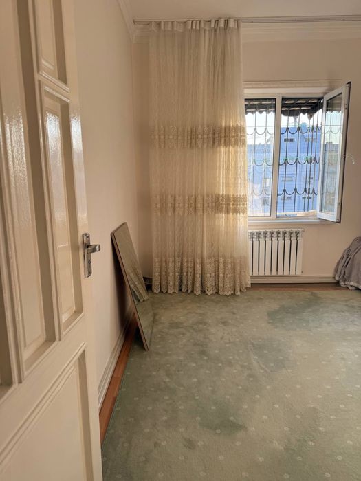 Госпитальный рынок 4 х комнатная 1000