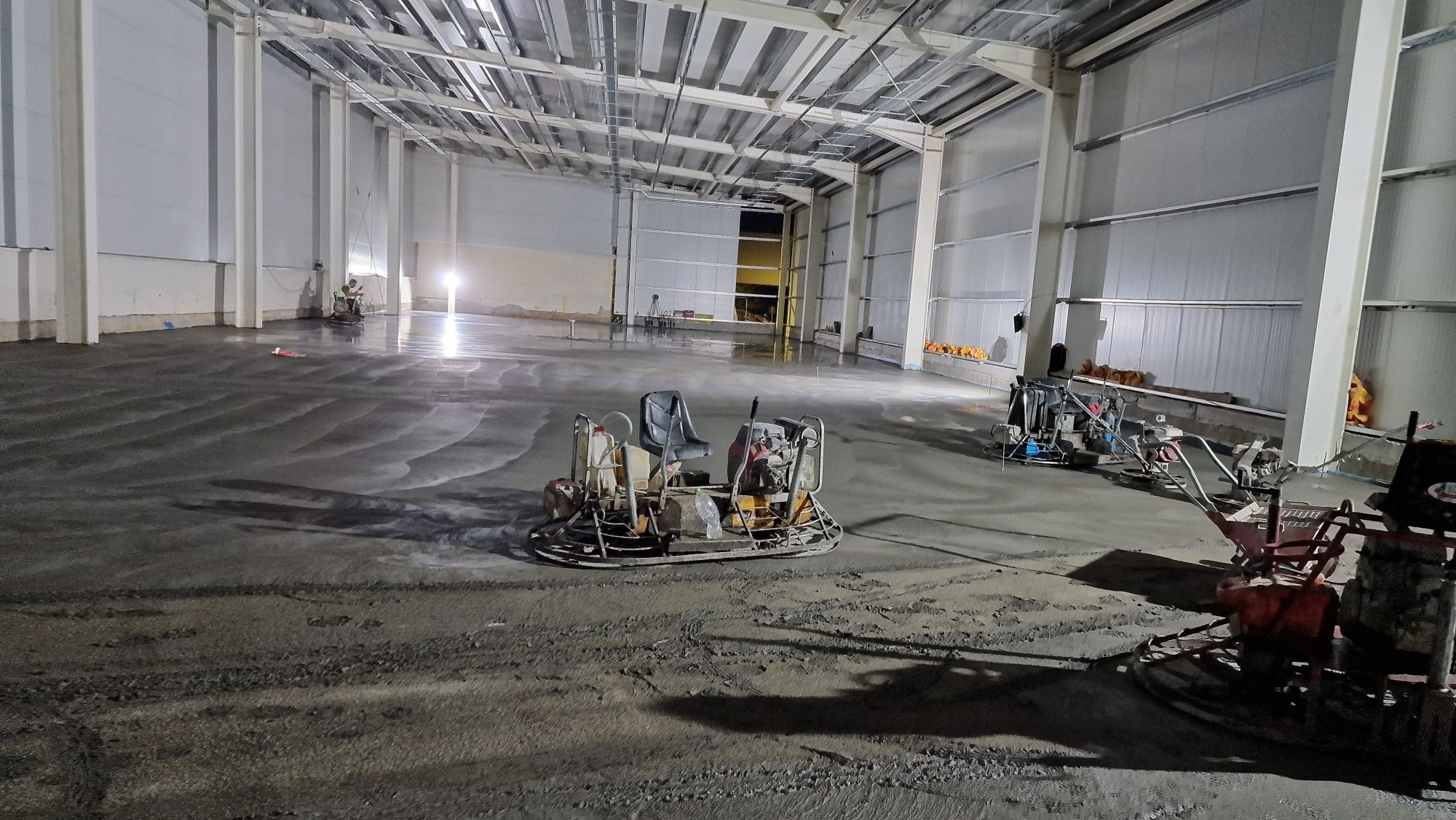 Beton Elicopterizat cu cuart, turnare ciment finisat cu Elicopter