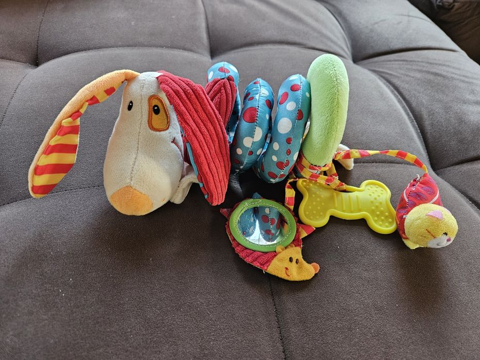 Забавни играчки за бебе