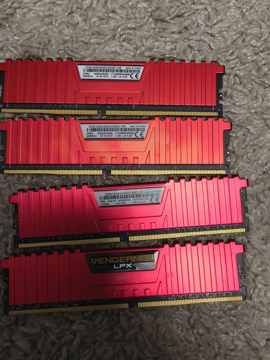 Memorie Corsair Vengeance LPX Red 8GB DDR4 2133MHz / 2400mhz CL13
