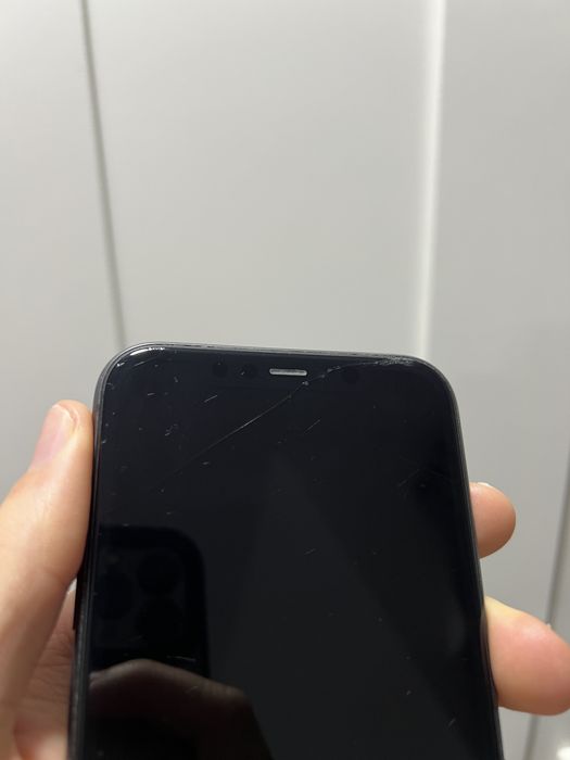 iPhone 11 128GB • Negru • Liber retea