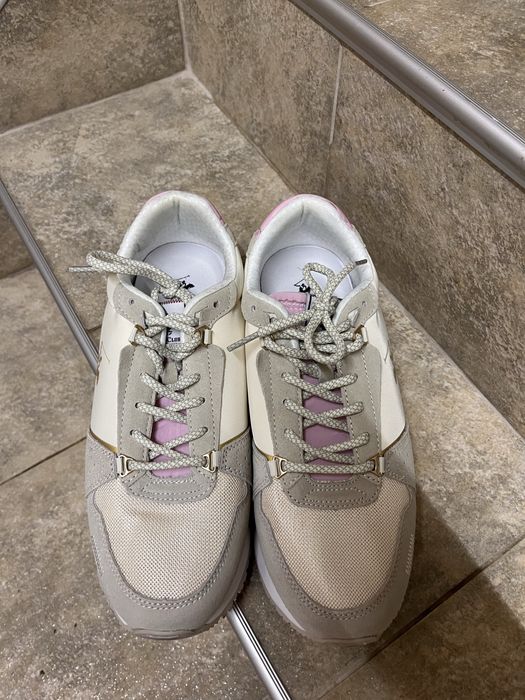 Дамски спортни обувки