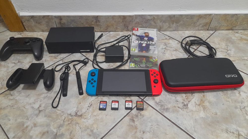 Nintendo switch 3 manete, 4 jocuri, husa