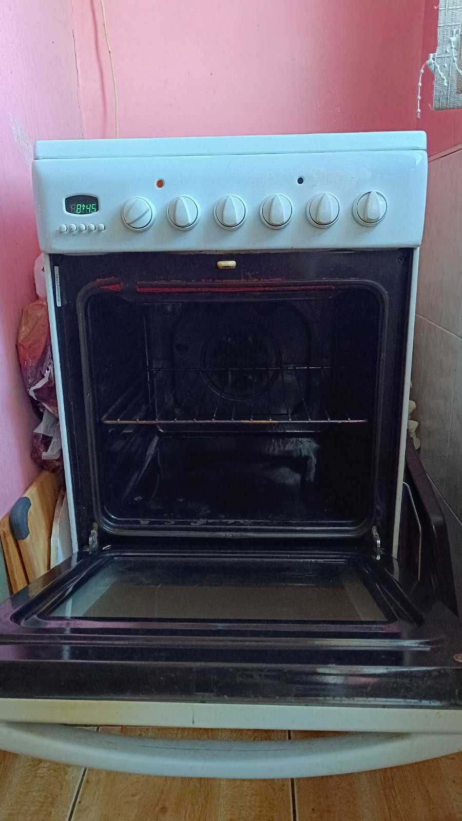 Готварска печка "Indesit"-200лв.