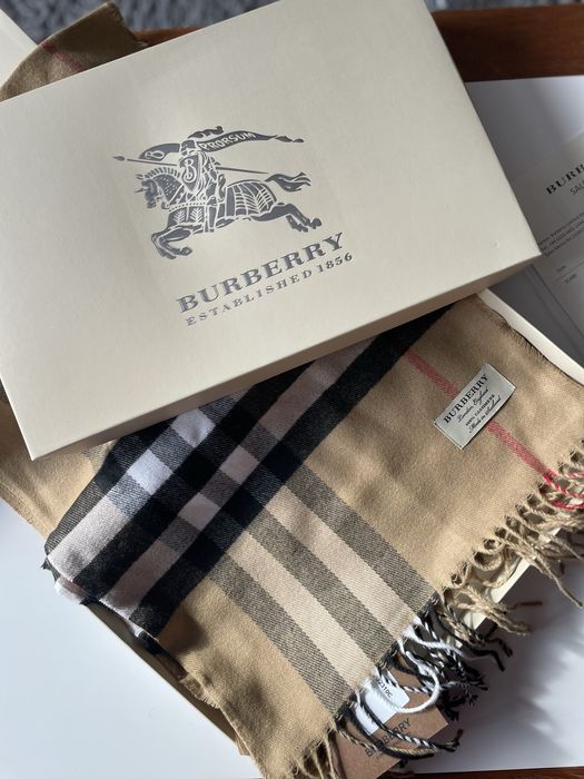 Кашмирен шал в кутия перфектен за подарък *Burb*erry**