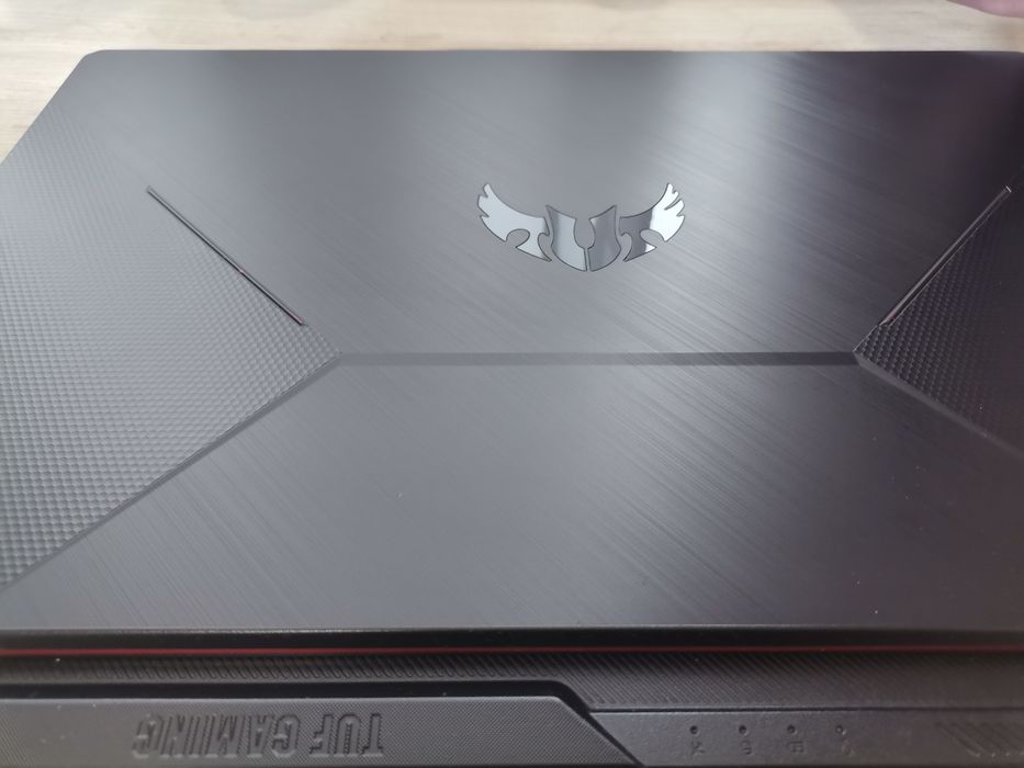 Геймърски лаптоп Asus Tuf 15 144hz