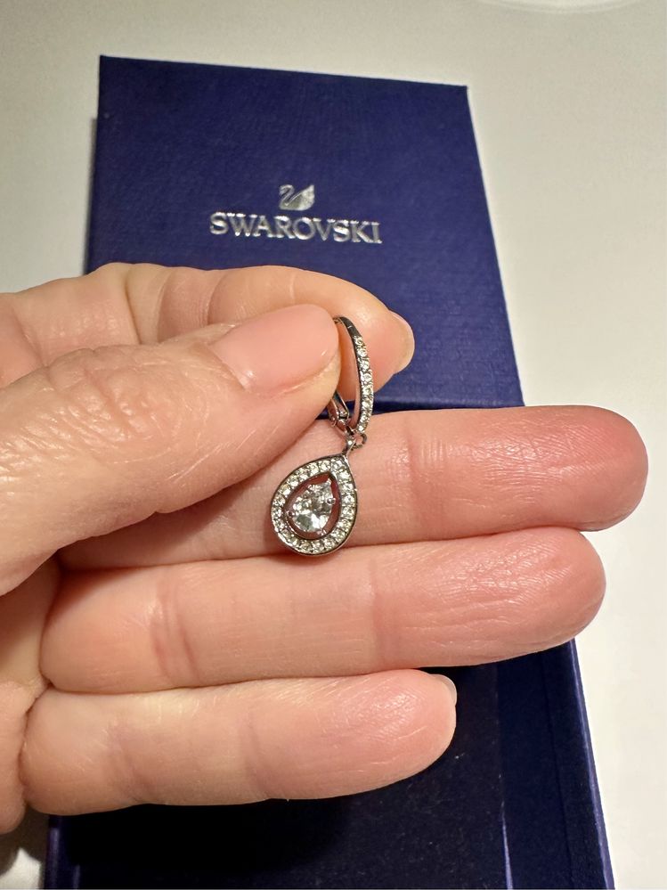Елегантни срвбърни обеци Swarovski