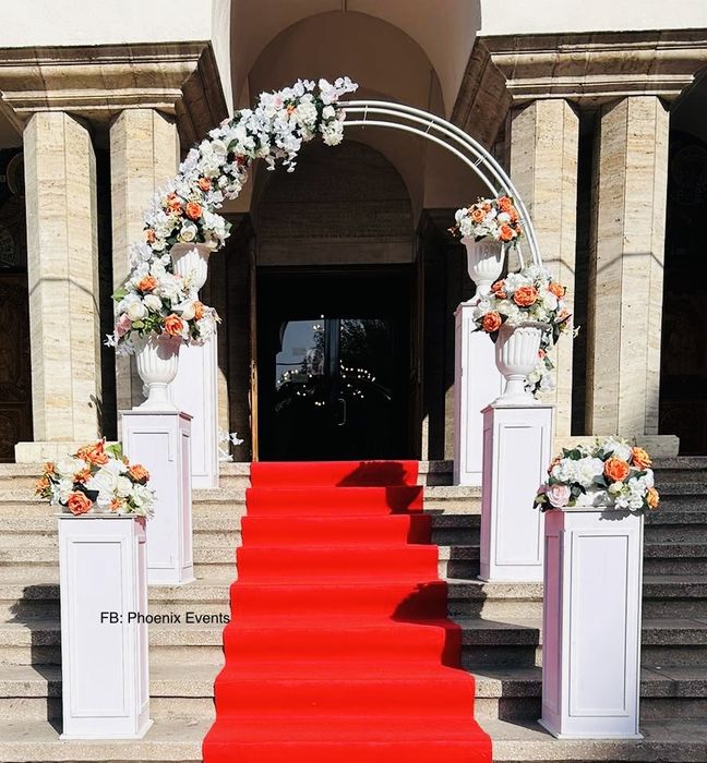 Aranjament biserica decor decoratiuni florale intrare cununie nunta bo