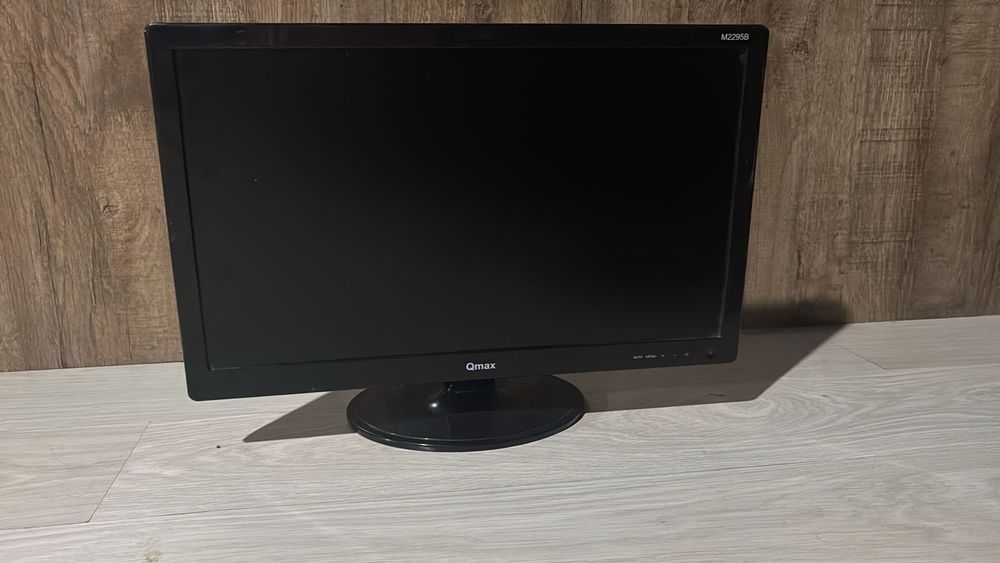 Продам монитор на экране есть чёрная точка