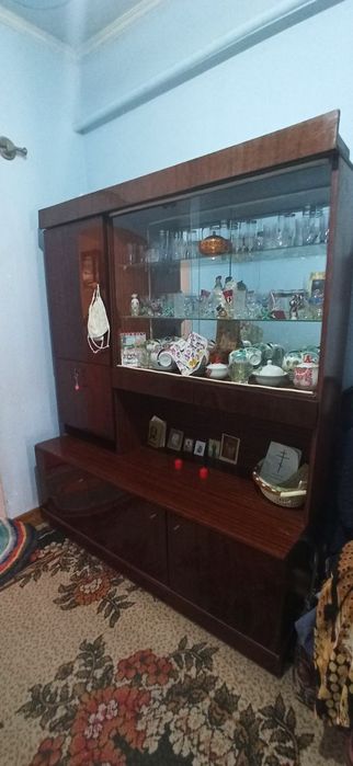 Сервант для посуды продаëтся
