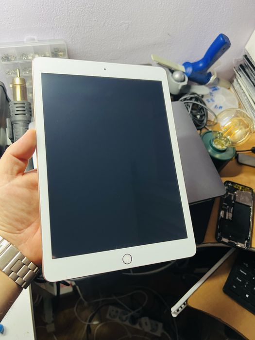 Vând iPad gen 8 wifi 32 gb  10.2 inch impecabil