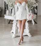 Rochie alba eleganta, cu dantela Chantilli , si accesorii pretioase !!