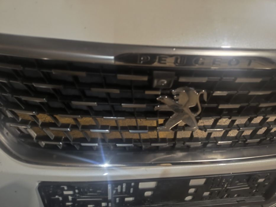 Peugeot 3008 предна броня кт
