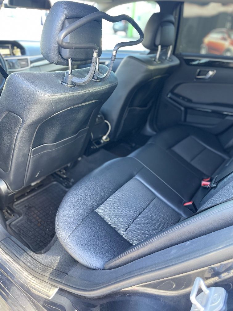Vans Mercedes E200