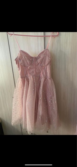 Къса официална рокля