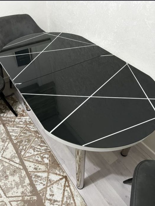 Стол обеденный продам