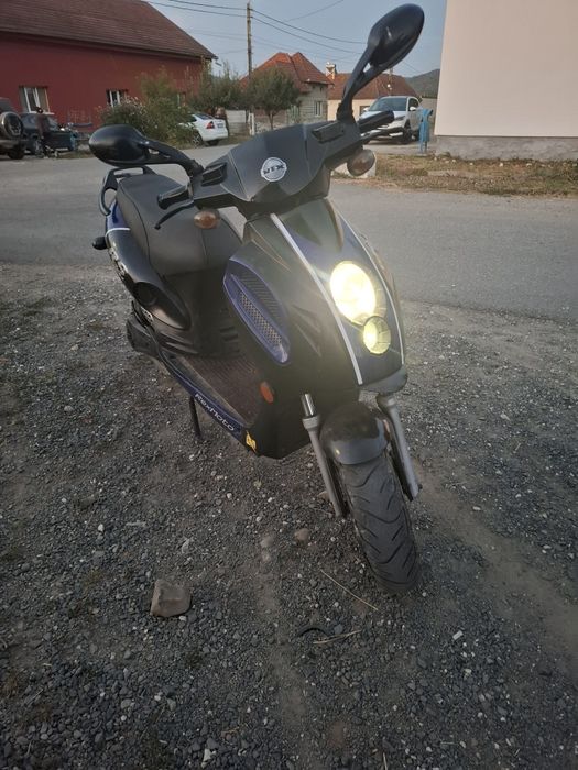 Vând sau schimb scuter electric rexmoto
Merge 45 km/h
Autonomie 25km
S