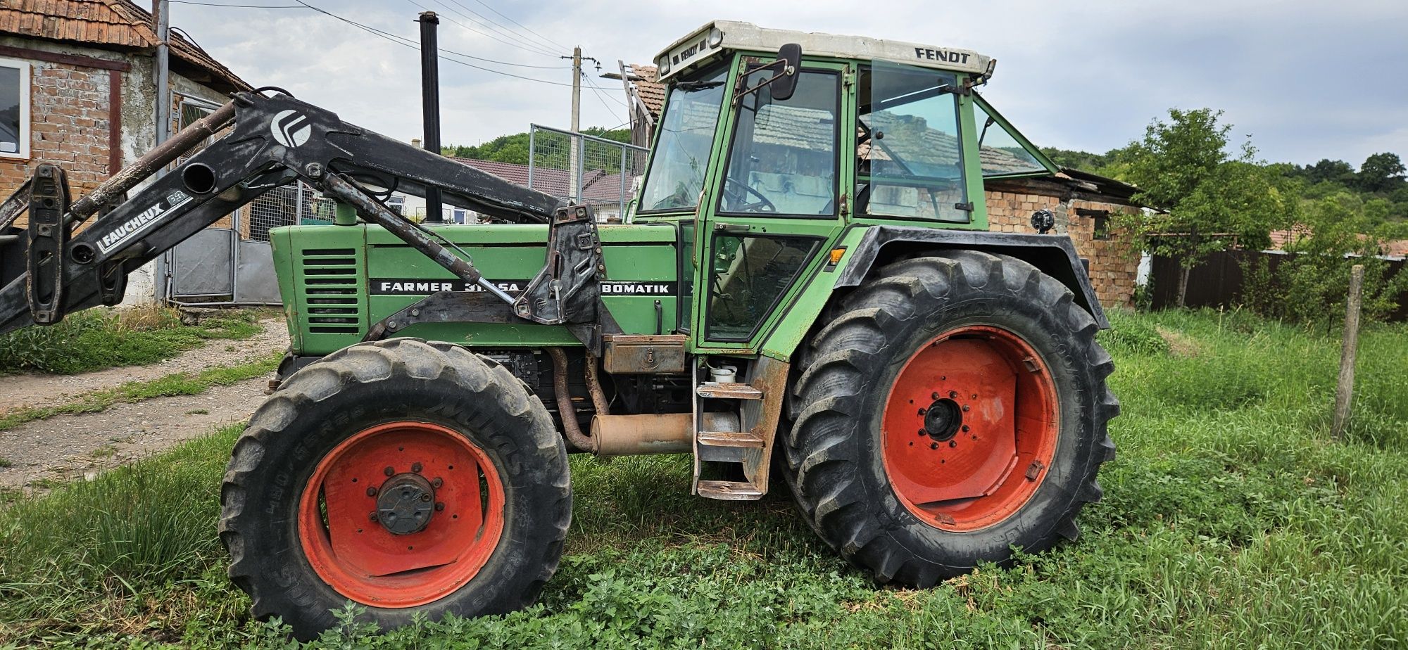 Tractor cu încărcător Fendt 311 LSA 115 CAI