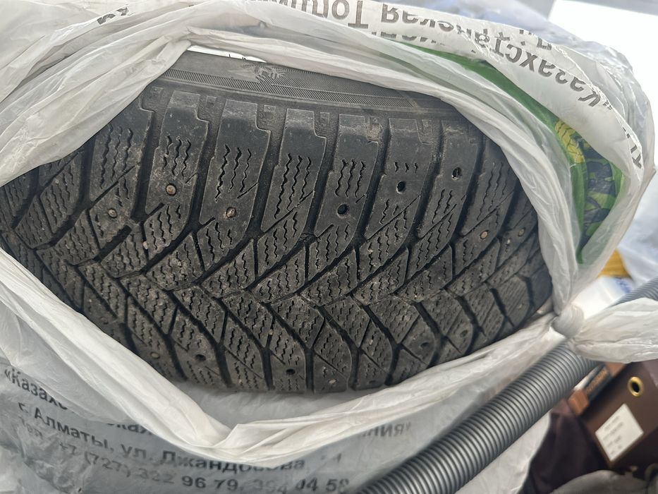 Triangle 215/55/17 с шипами