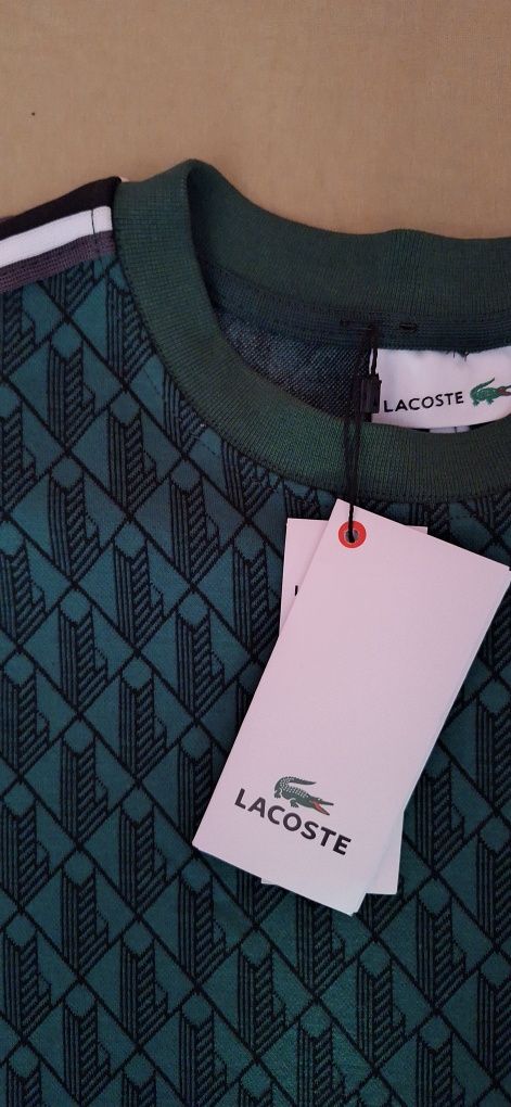 Екип на Lacoste Now