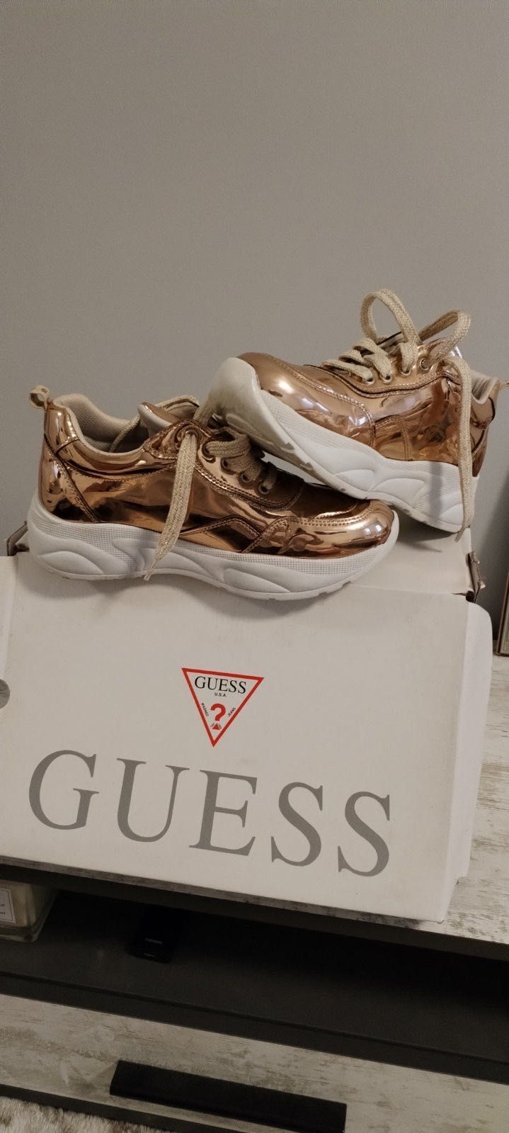 Оригинални маратонки Guess