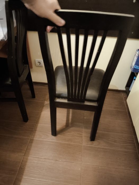 Продавам масивни букови столове