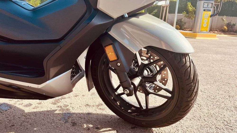 Honda Forza 350 - 2024 cu 5400km