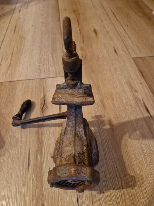 Masini de tocat vechi