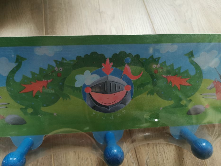 Cuier din lemn pentru copii