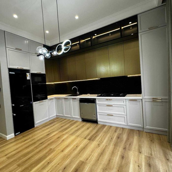 Продаётся 3/7/10
ЖК «Казахстан», ор-р м. Минор, Ц-6 
89 м²