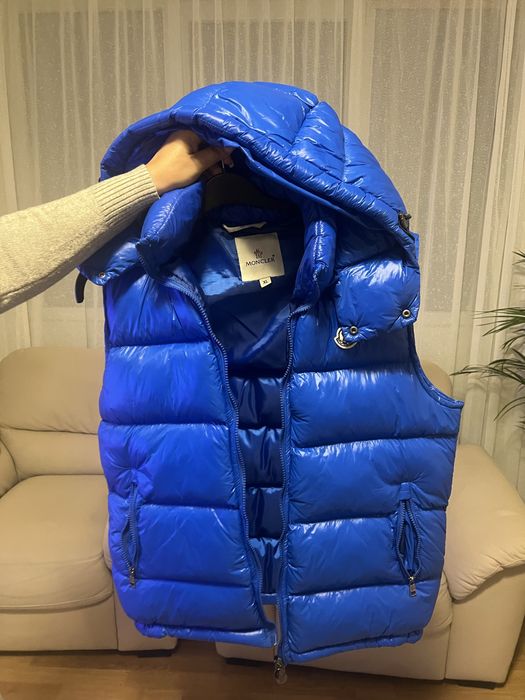 Vesta moncler albastra
