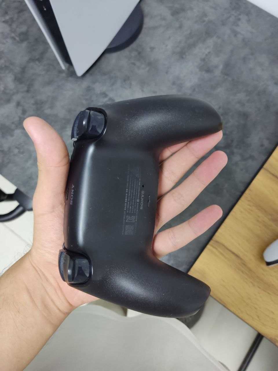 Продам Playstation 5 slim 1tb