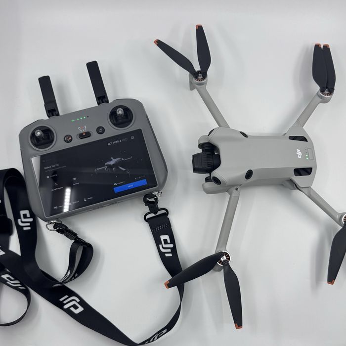 Drona DJI Mini 4 Pro Fly More Combo | RC2 + Geanta DJI + 3 Baterii |