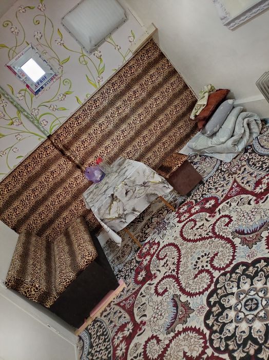 Ижарага 1 хонали уй барча шароитлари уй ичида. Яшаш хонаси битта