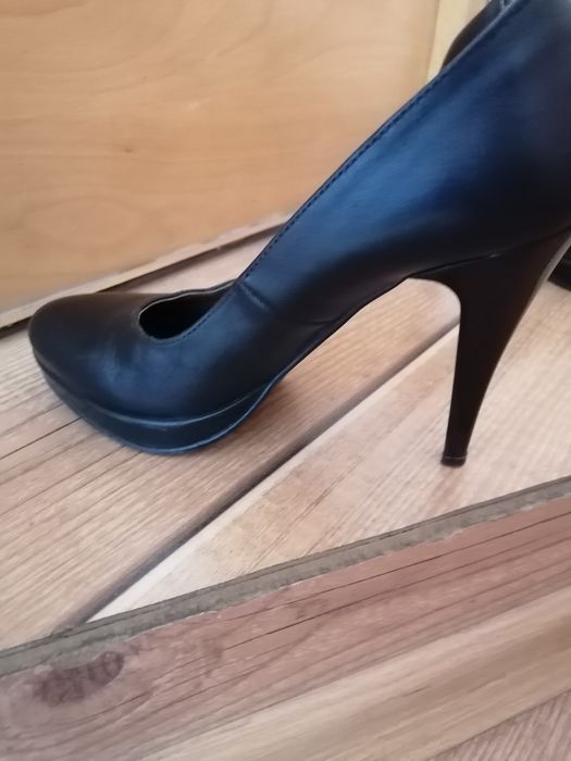 Обувки с висок ток