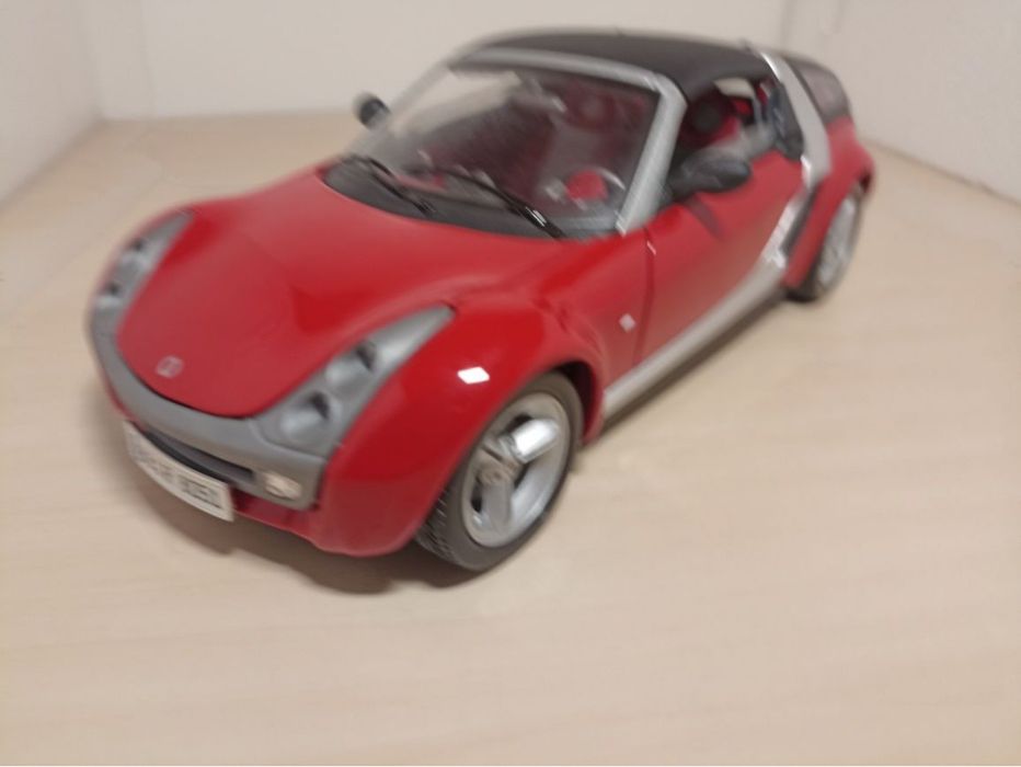 Smart 1:18
Scara 1:18
Bburago 

Pozele reflectă realitatea. Se vinde e