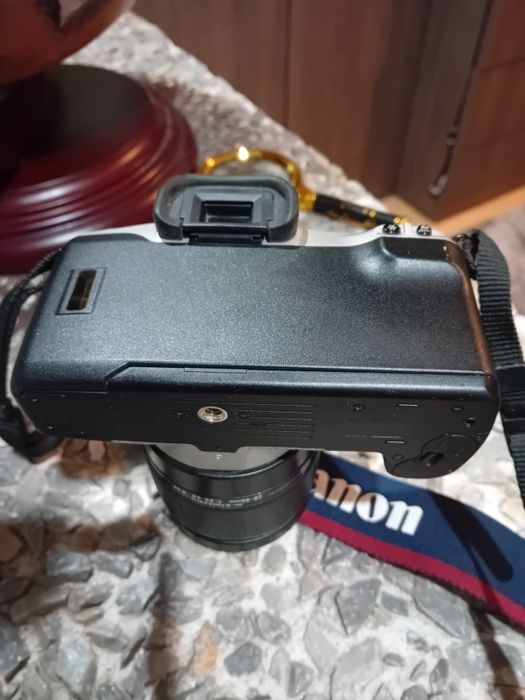 Vand Canon 300 cu obiectiv