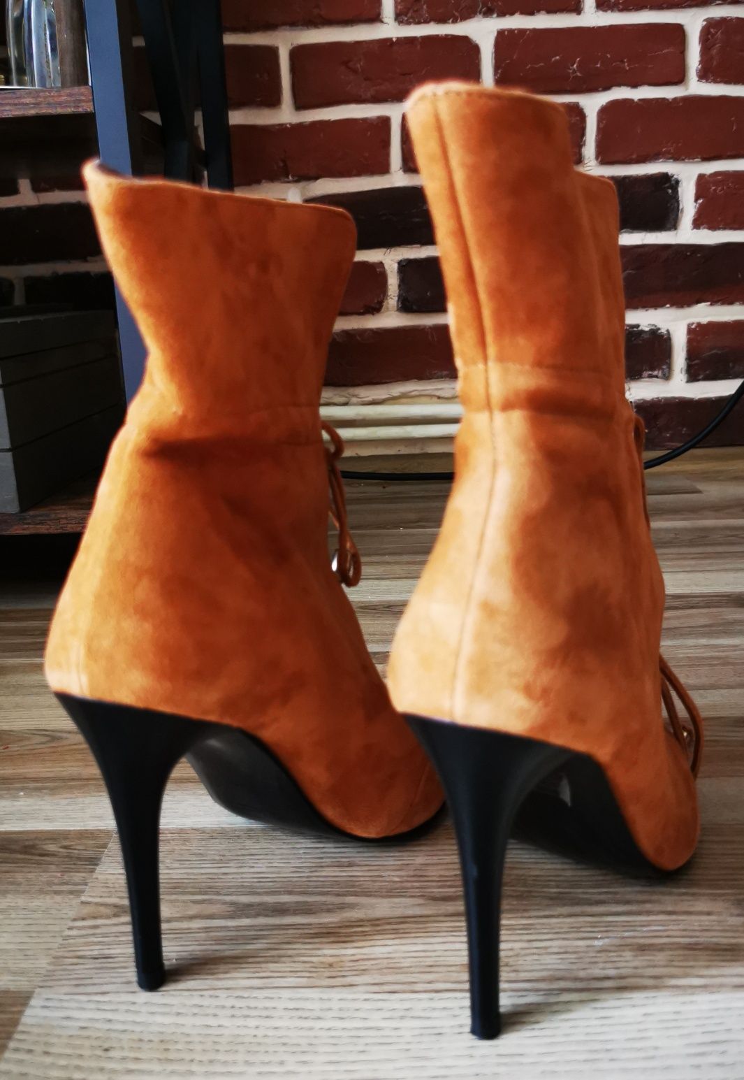 Pantofi tip gheată stiletto