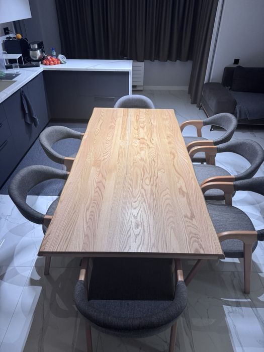 Трапезна маса от масив- дъб с метални крака