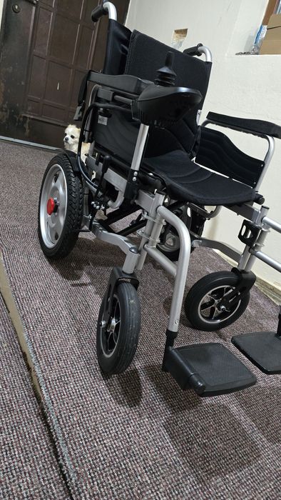 Carut electric pliabil pentru persoane cu dizabilități sau handicap